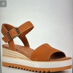 NWT Toms Diana Leather Platform Wedge